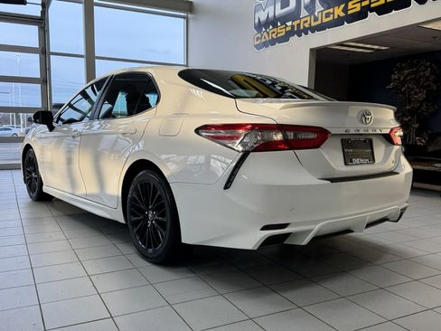 Used 2018 Toyota Camry SE w/ Moonroof Package image 4