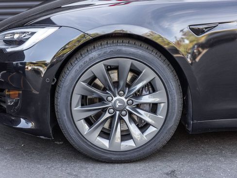 Used 2018 Tesla Model S 75D image 22