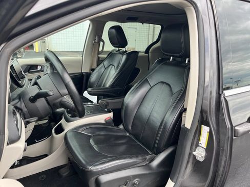 Used 2022 Chrysler Pacifica Touring-L w/ Uconnect Theater Family Group AWD/4WD image 20