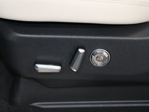 New 2027 Lincoln Navigator L Reserve RWD image 23
