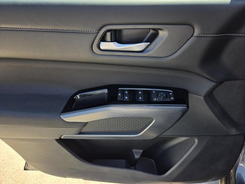 New 2026 Nissan Pathfinder SL FWD image 18