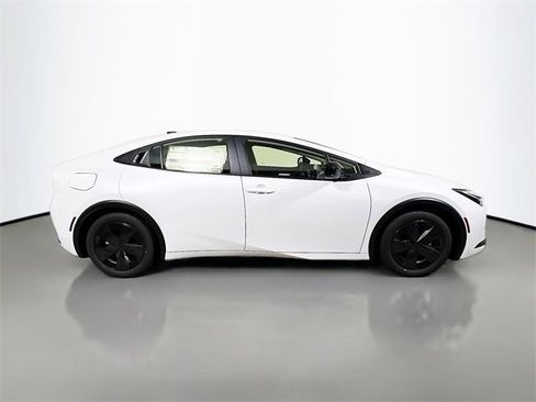 New 2026 Toyota Prius Plug-In Hybrid image 2