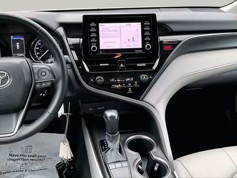 Used 2022 Toyota Camry SE FWD image 7