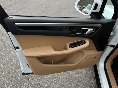 Used 2018 Porsche Macan w/ Premium Package Plus image 13