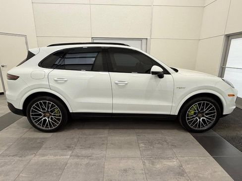 Certified 2022 Porsche Cayenne E-Hybrid image 9