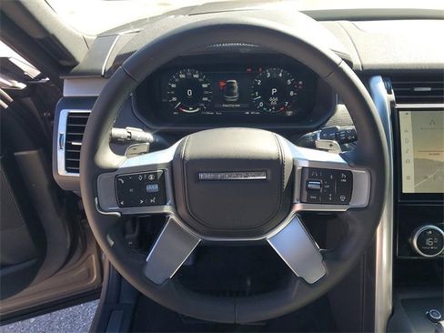 Used 2025 Land Rover Discovery Dynamic SE image 26