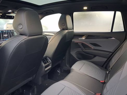 New 2026 Volkswagen Tiguan SE R-Line FWD image 5