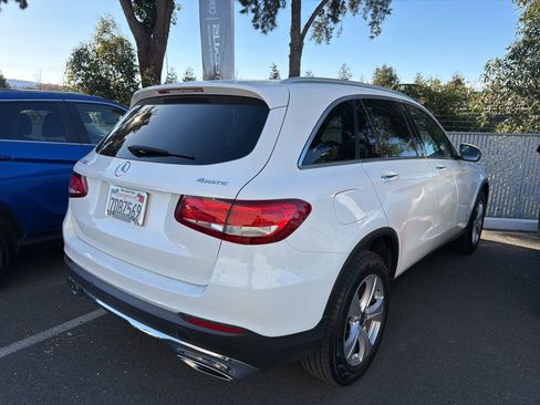 Used 2017 Mercedes-Benz GLC 300 4MATIC image 3