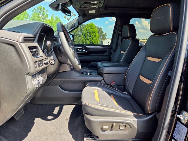 Used 2023 GMC Yukon AT4 w/ Technology Package AWD/4WD image 9