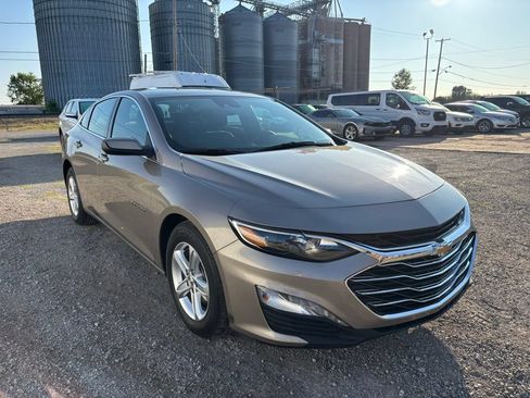 Used 2024 Chevrolet Malibu LT FWD image 1