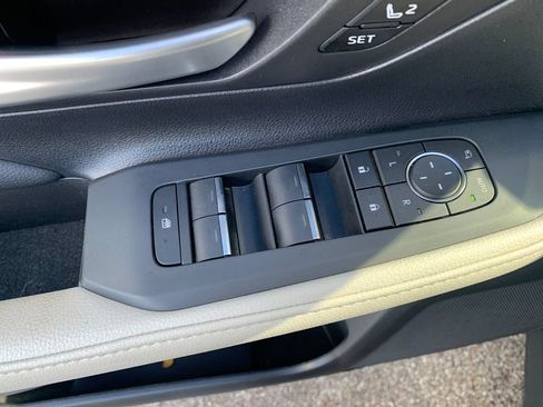 Used 2025 Toyota Grand Highlander AWD image 13