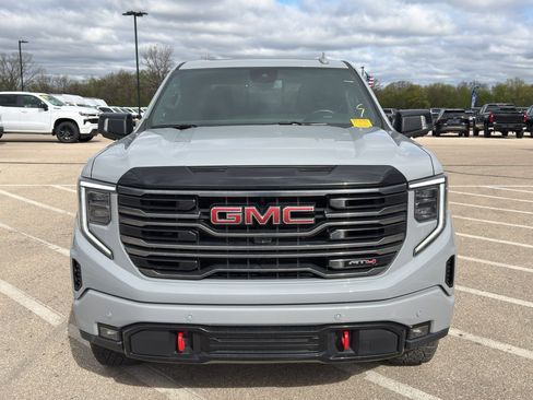 Used 2025 GMC Sierra 1500 AT4 w/ AT4 Premium Package AWD/4WD image 9