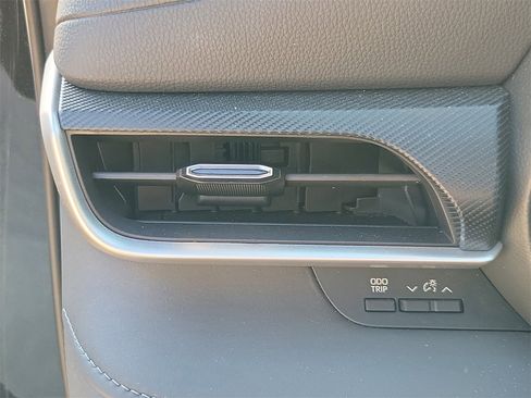 Used 2024 Toyota Highlander XSE image 34