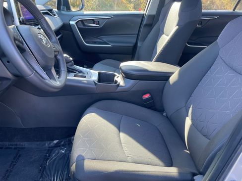 Used 2025 Toyota RAV4 XLE image 23