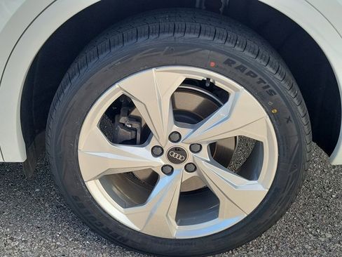 Used 2021 Audi Q5 Prestige w/ Prestige Package image 10