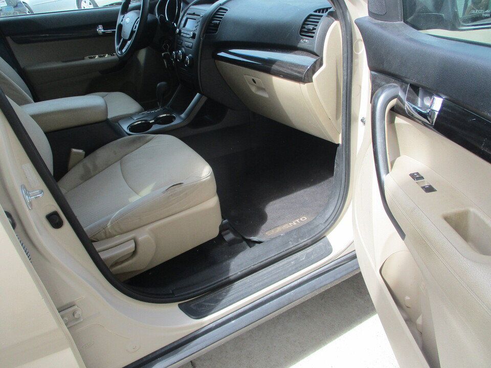 Used 2012 Kia Sorento FWD w/ Third Row Pkg image 20