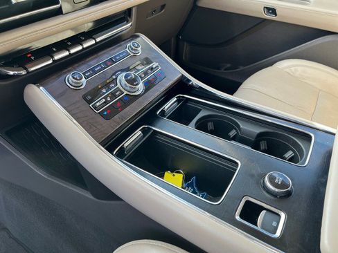 Used 2020 Lincoln Aviator Reserve w/ Equipment Group 201A image 17