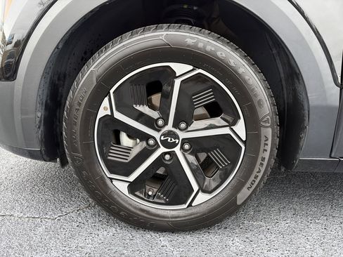 Used 2023 Kia Niro LX image 11