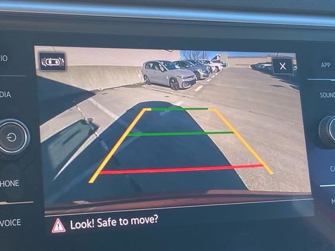 Used 2021 Volkswagen Atlas Cross Sport SE w/ Panoramic Sunroof Package image 14