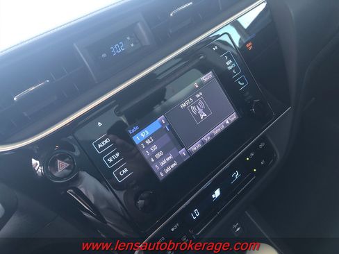 Used 2018 Toyota Corolla LE FWD image 14
