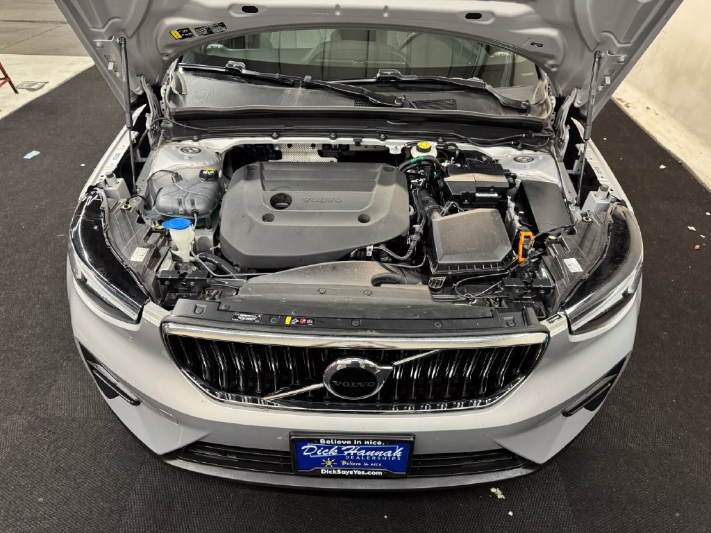Used 2024 Volvo XC40 B5 Core AWD/4WD image 11