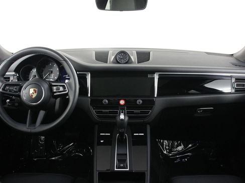 Certified 2026 Porsche Macan AWD/4WD image 11