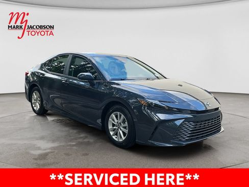 Used 2025 Toyota Camry LE w/ Convenience Package FWD image 5