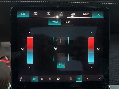 Used 2025 Cadillac Escalade Premium Luxury Platinum image 17