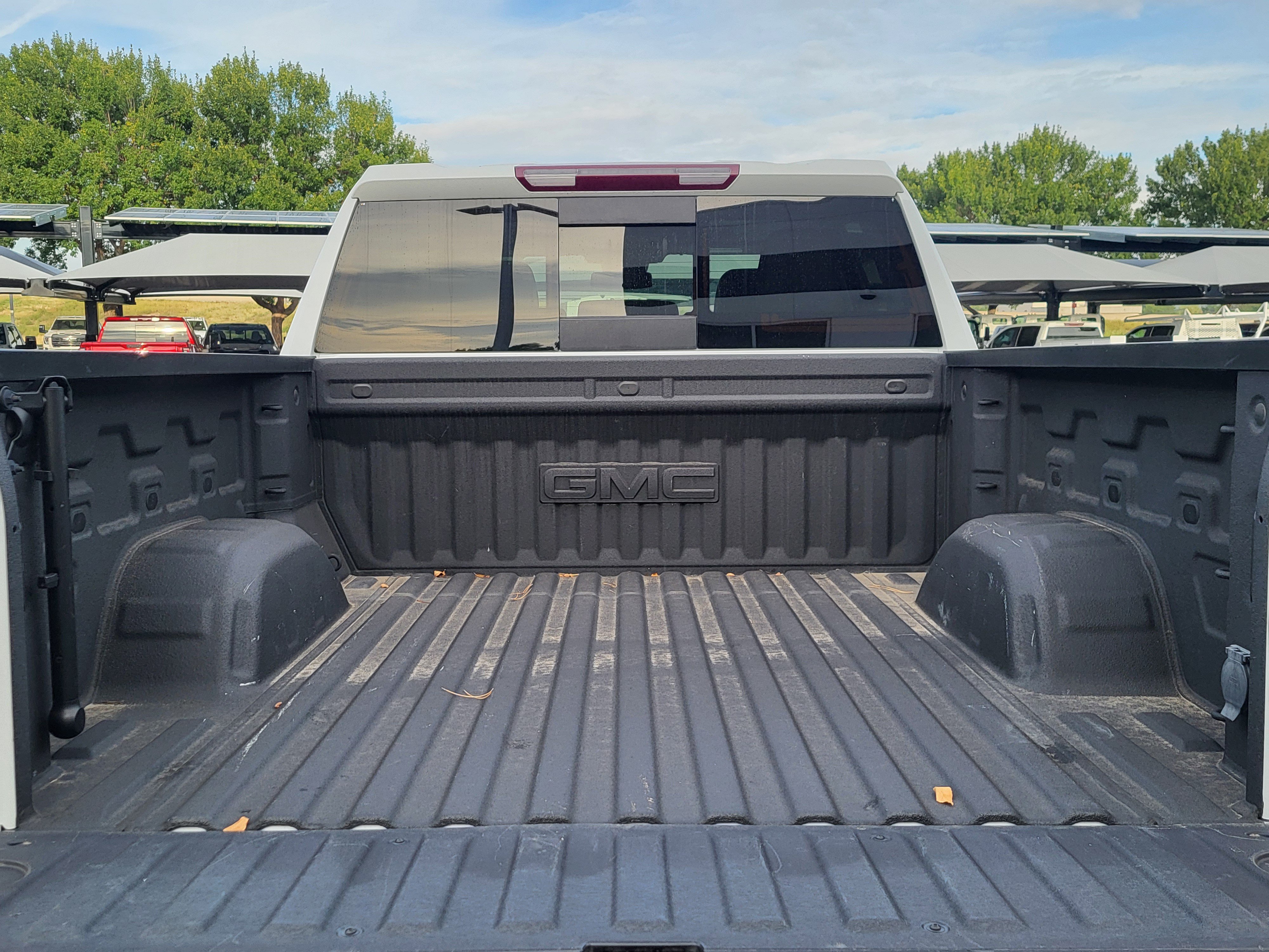 Used 2022 GMC Sierra 1500 SLT w/ SLT Premium Plus Package AWD/4WD image 32