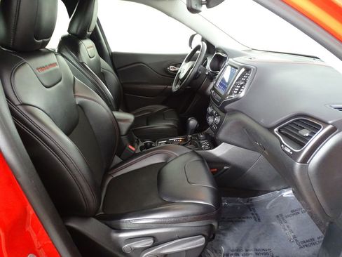 Used 2019 Jeep Cherokee Trailhawk w/ Comfort/Convenience Group image 17