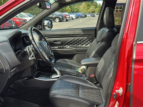 Used 2022 Mitsubishi Outlander GT image 11