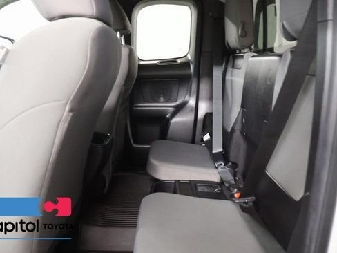 Certified 2022 Toyota Tacoma SR5 AWD/4WD image 30