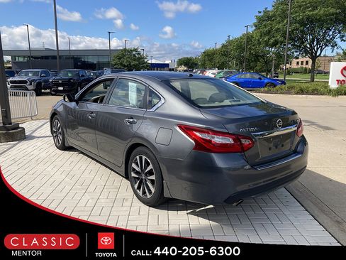 Used 2016 Nissan Altima 2.5 SL w/ 2.5 Technology w/LED Package FWD image 2
