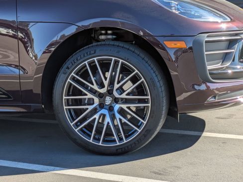 Certified 2026 Porsche Macan image 12