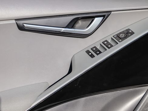 Used 2023 Kia Niro EX Touring FWD image 23