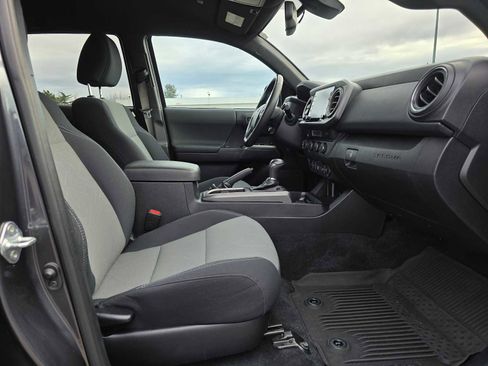 Used 2021 Toyota Tacoma TRD Sport w/ Technology Package image 13