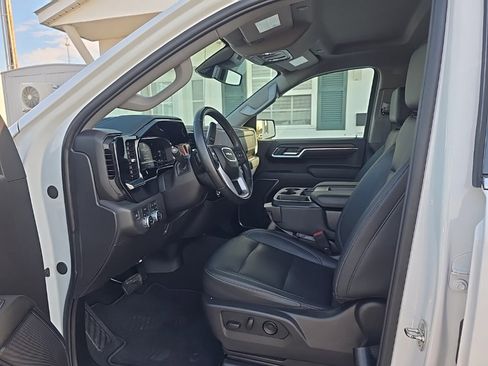 Used 2024 GMC Sierra 1500 SLT image 12