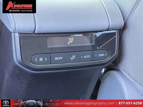 Used 2023 Toyota Highlander LE AWD/4WD image 17