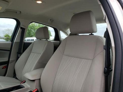 Used 2016 Ford Focus SE w/ SE Power Seat Package FWD image 20
