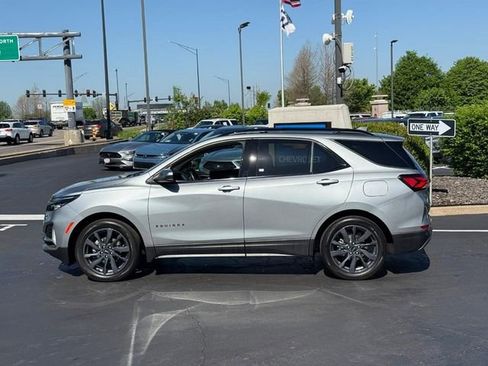 Used 2024 Chevrolet Equinox RS image 2
