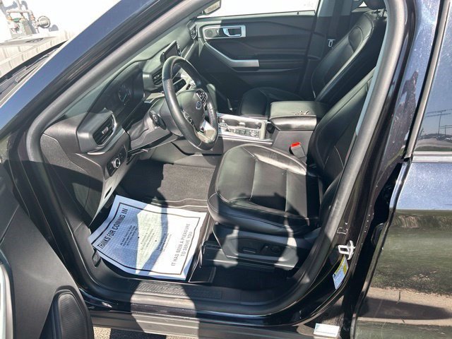 Used 2023 Ford Explorer XLT w/ Equipment Group 202A AWD/4WD image 13