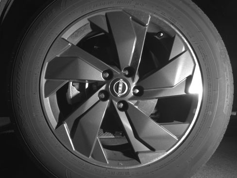 Used 2025 Nissan Rogue SV image 12