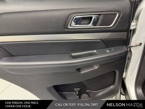 Used 2018 Ford Explorer XLT w/ Equipment Group 202A AWD/4WD image 38
