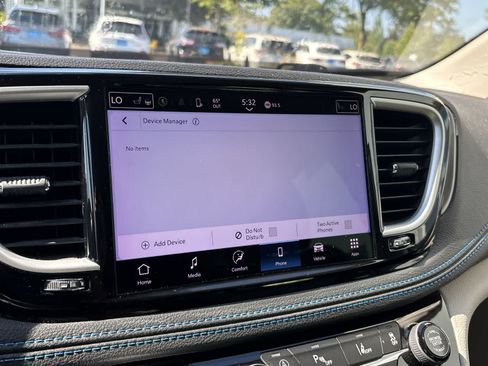 Used 2021 Chrysler Pacifica Touring-L FWD image 15