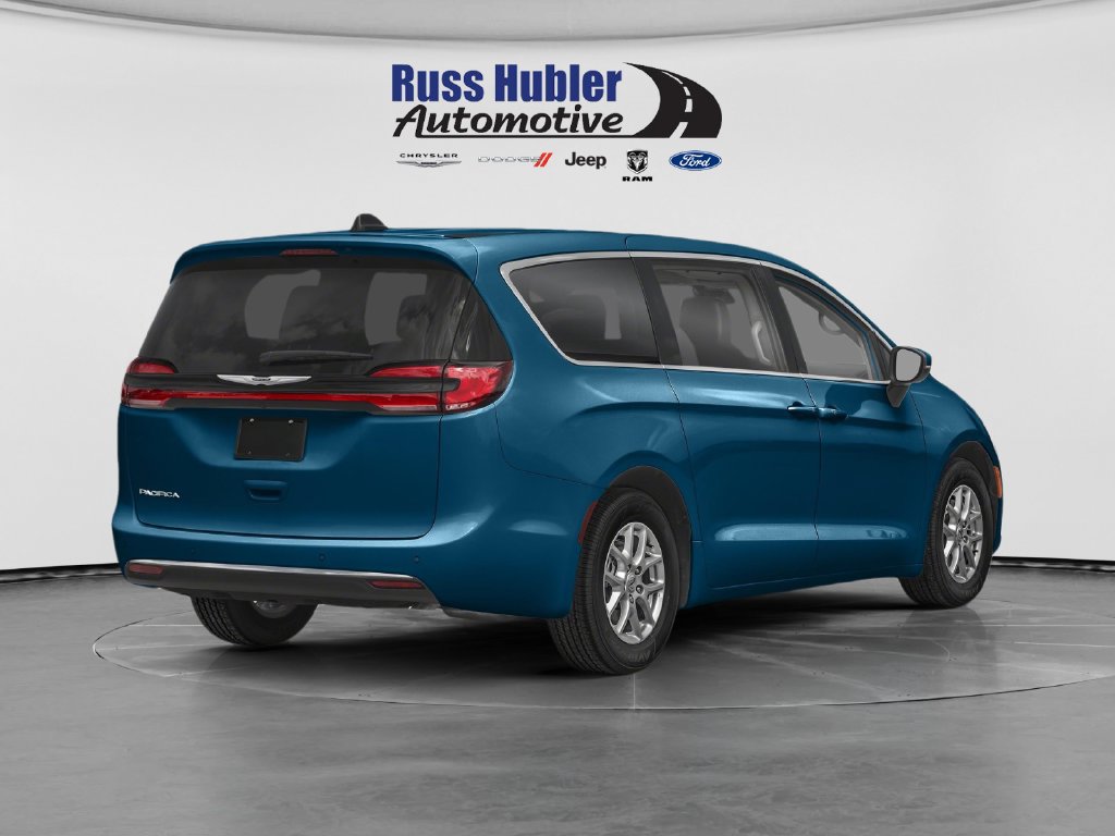Used 2024 Chrysler Pacifica Touring-L FWD image 2