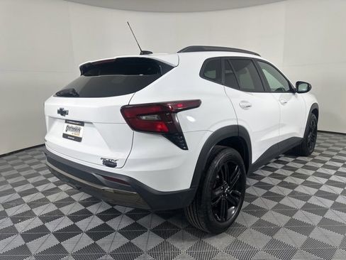 Used 2025 Chevrolet Trax ACTIV w/ Driver Confidence Package image 3