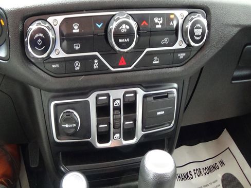 Certified 2024 Jeep Gladiator Sport AWD/4WD image 29
