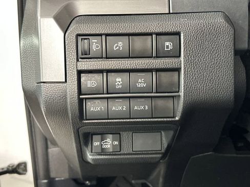 Used 2025 Toyota Tacoma TRD Sport w/ TRD Sport Upgrade Package image 19