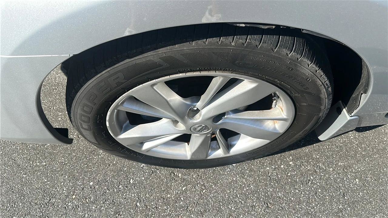 Used 2015 Nissan Altima 2.5 SV w/ Convenience Package FWD image 14