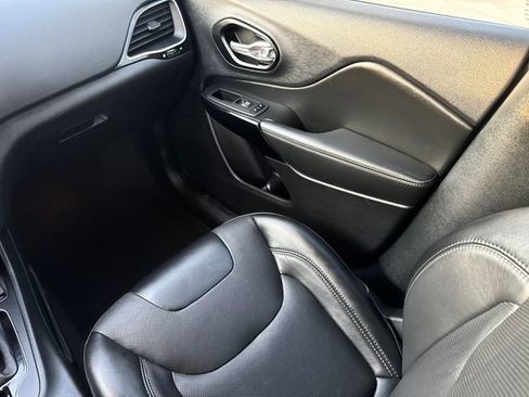 Used 2023 Jeep Cherokee Altitude Lux image 15